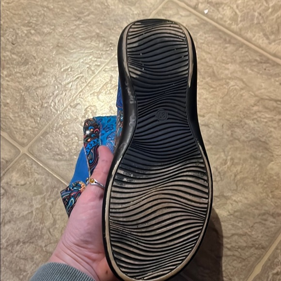 Socofy Women's Multicolored Patterned Slip-On Shoes - Picture 14 of 16